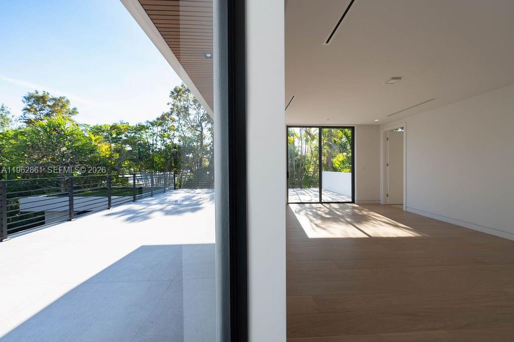 215 S Shore Dr Miami, FL 33133