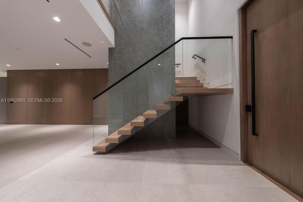 215 S Shore Dr Miami, FL 33133