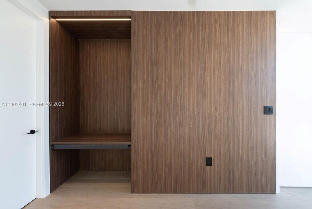 215 S Shore Dr Miami, FL 33133