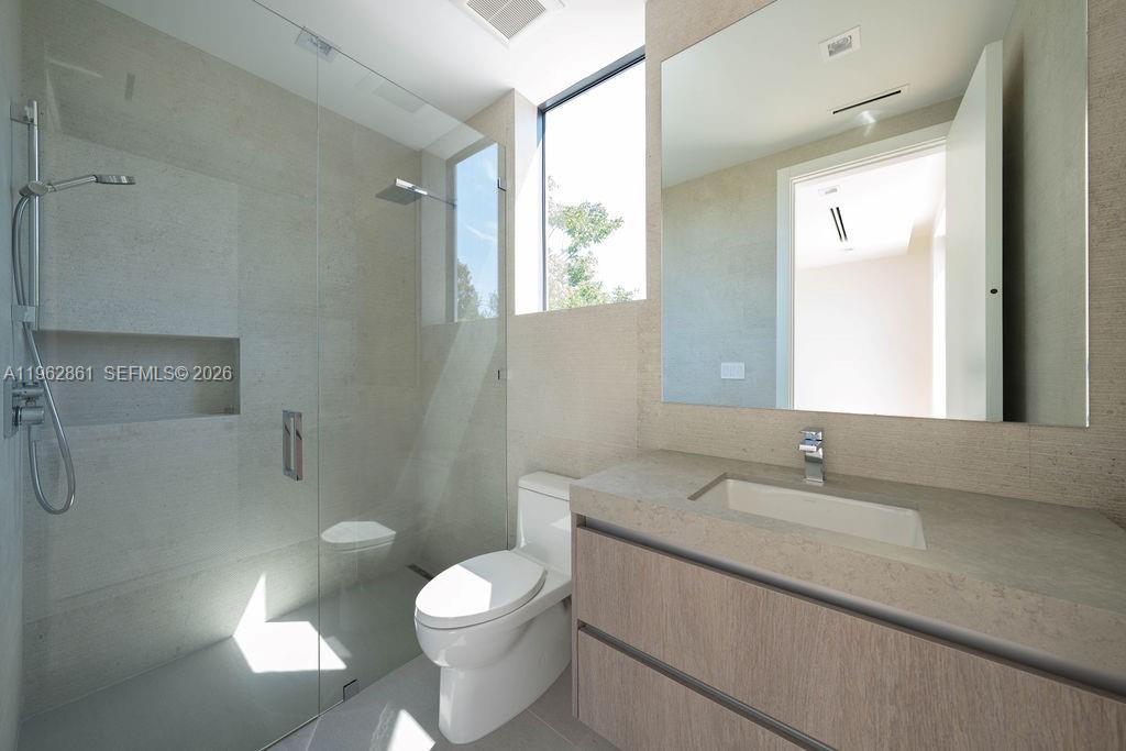 215 S Shore Dr Miami, FL 33133