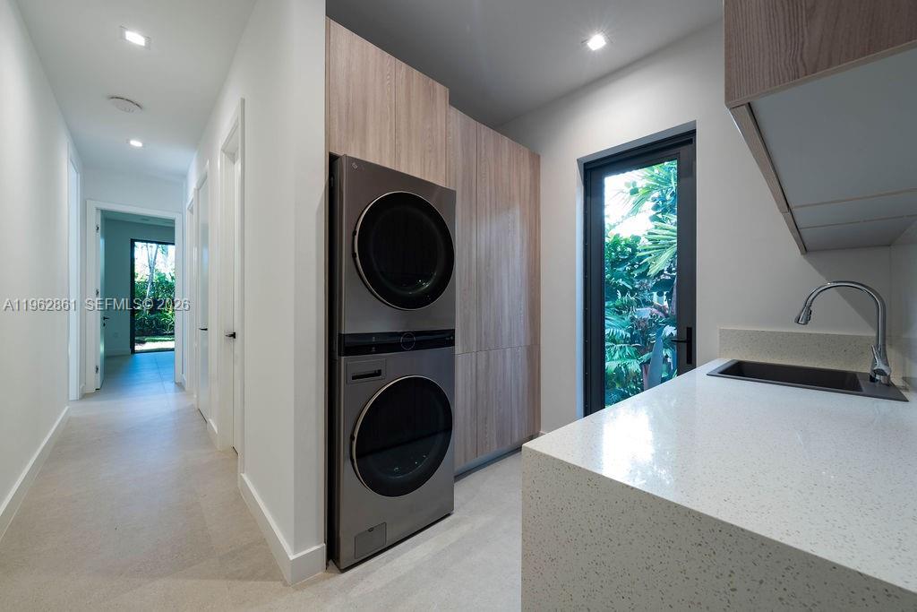 215 S Shore Dr Miami, FL 33133