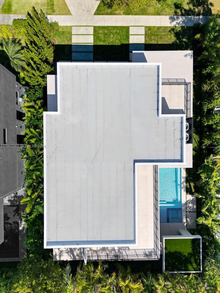 215 S Shore Dr Miami, FL 33133