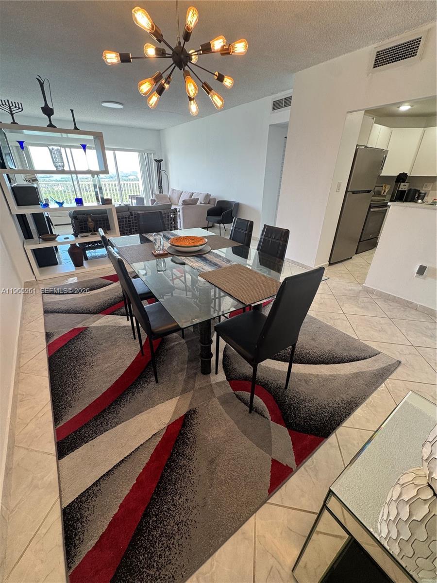 image Arlen House Condo4