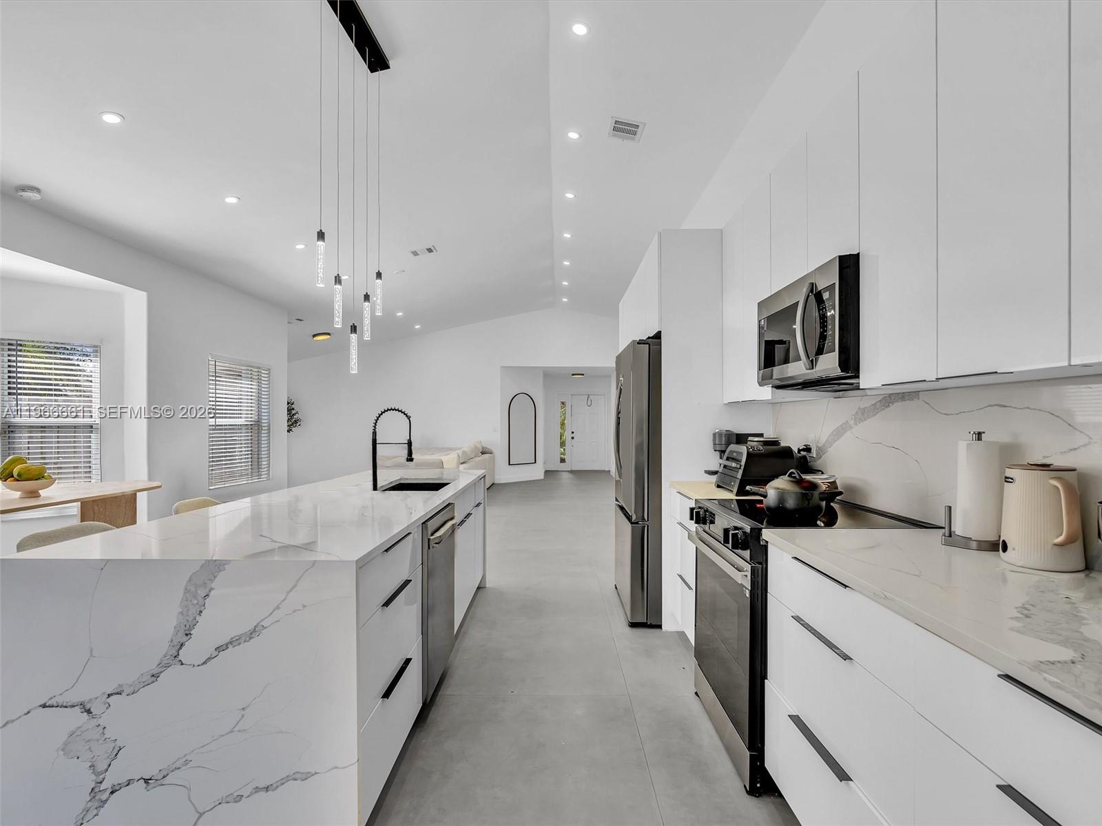 4962 SW 32nd Way Hollywood, FL 33312