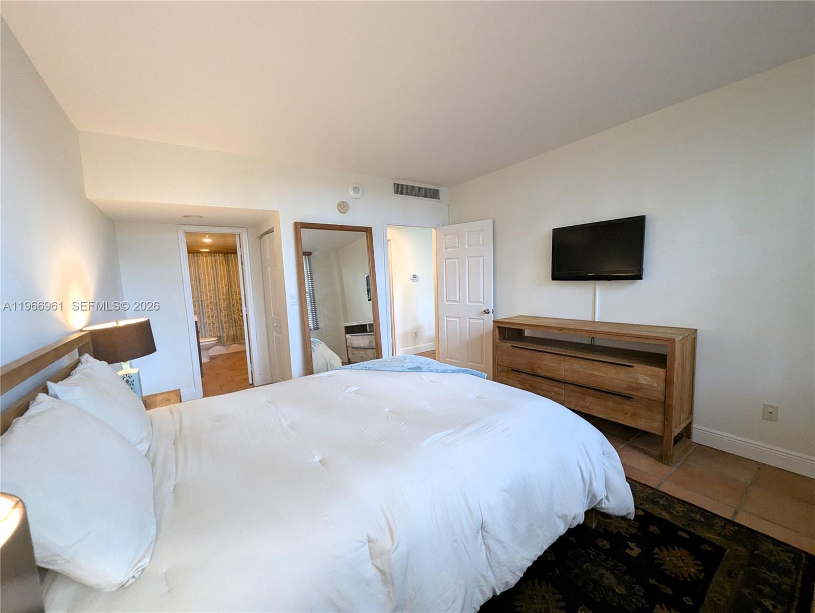 5161 Collins Ave #208 Miami Beach, FL 33140