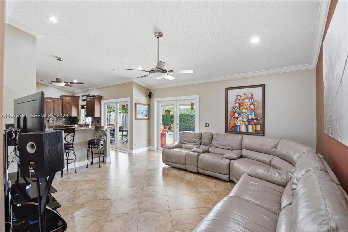 6520 Olde Moat Way Davie, FL 33331