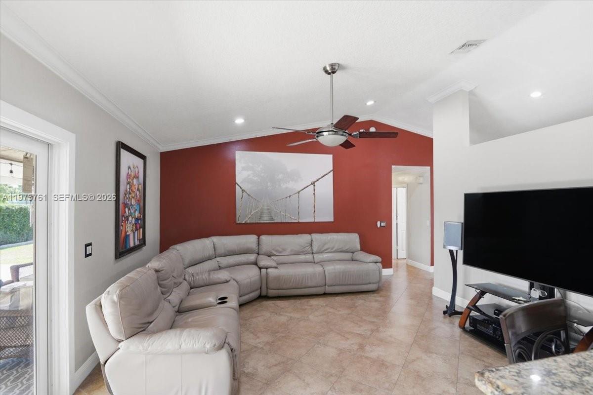 6520 Olde Moat Way Davie, FL 33331