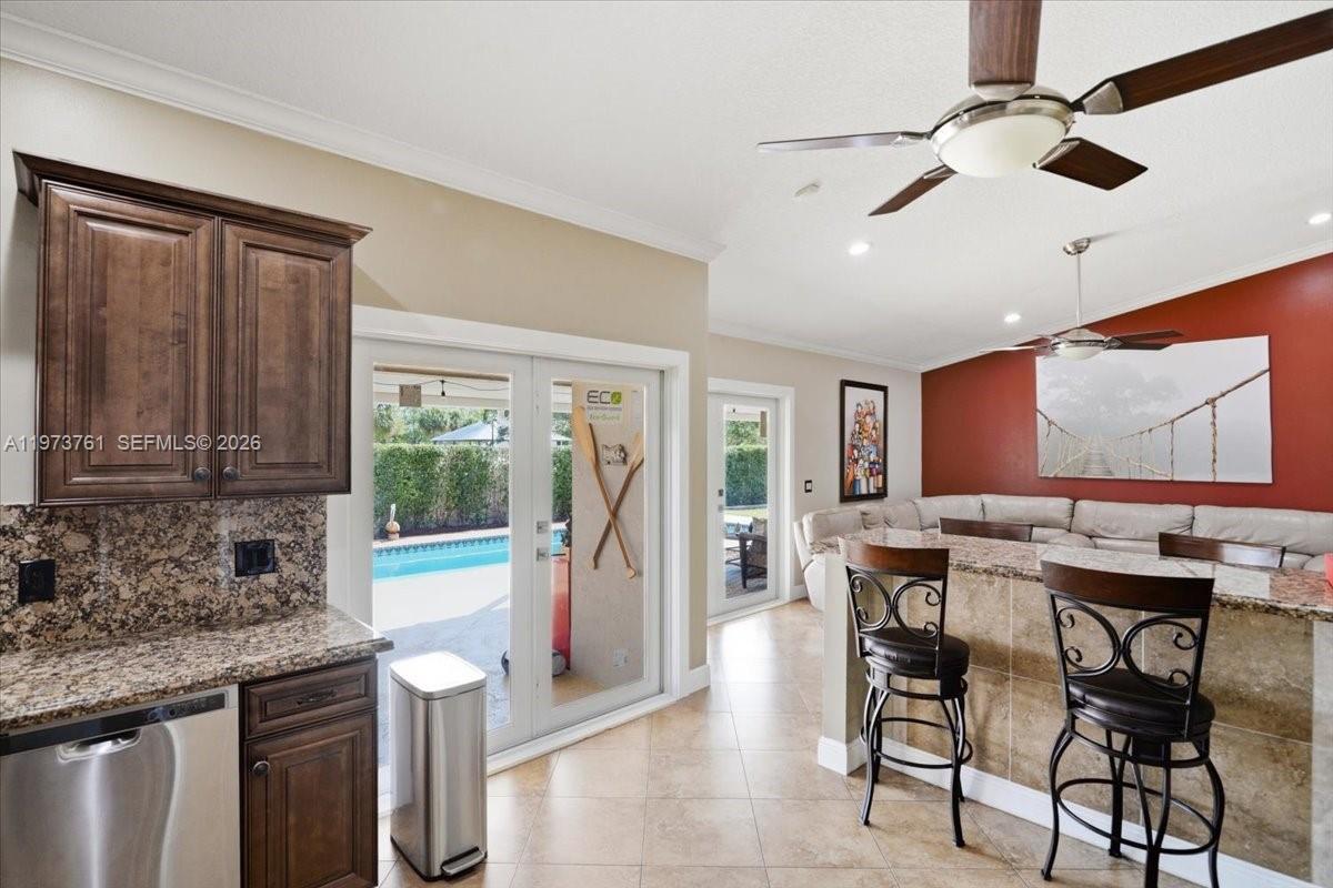 6520 Olde Moat Way Davie, FL 33331