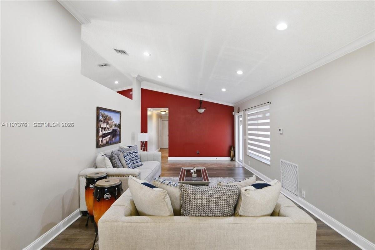 6520 Olde Moat Way Davie, FL 33331