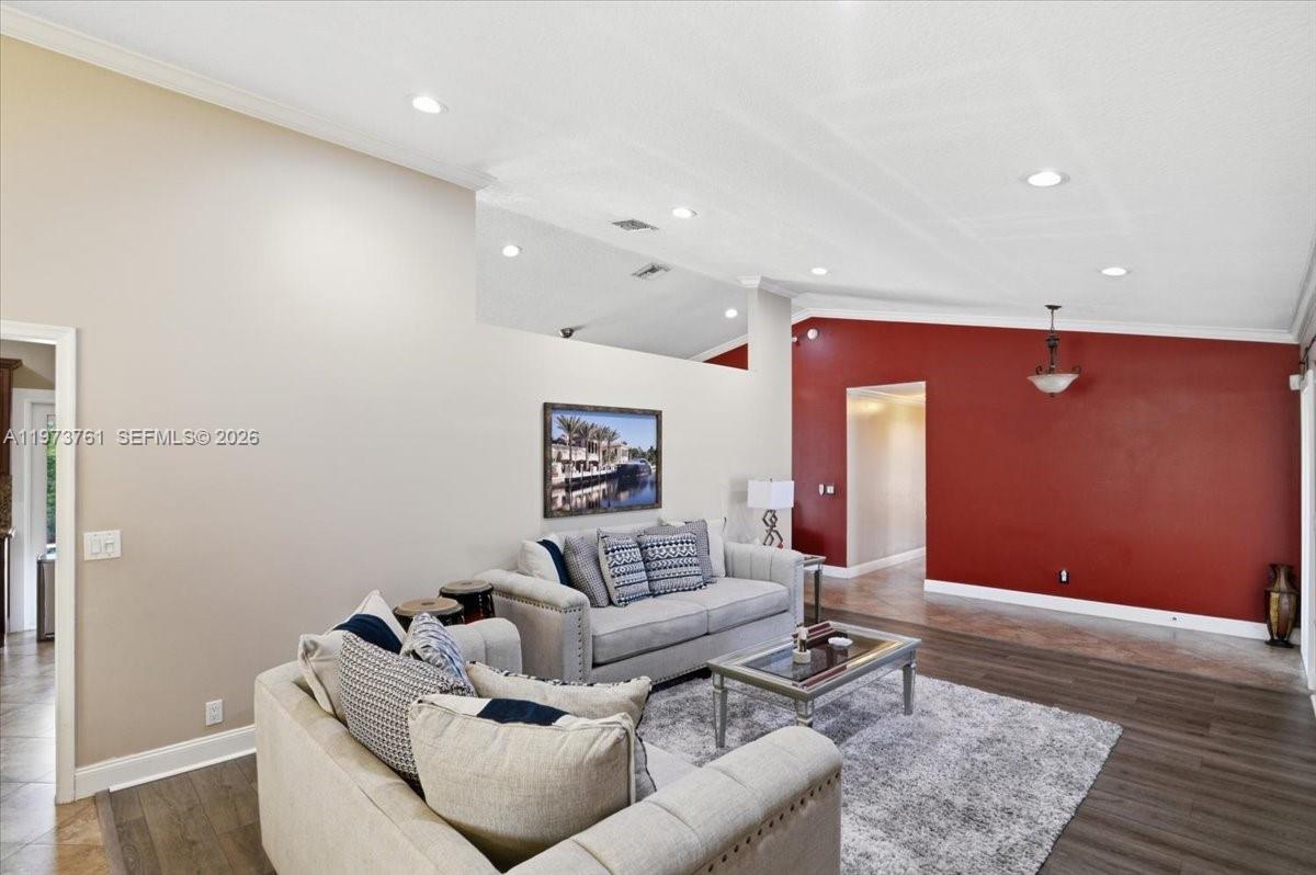 6520 Olde Moat Way Davie, FL 33331