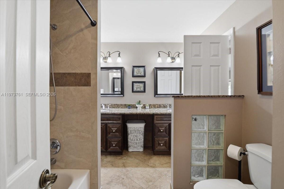 6520 Olde Moat Way Davie, FL 33331