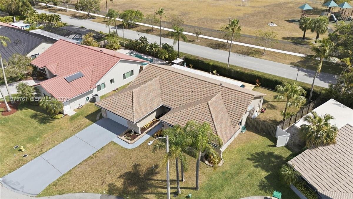 6520 Olde Moat Way Davie, FL 33331