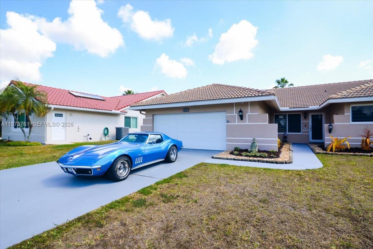 6520 Olde Moat Way Davie, FL 33331