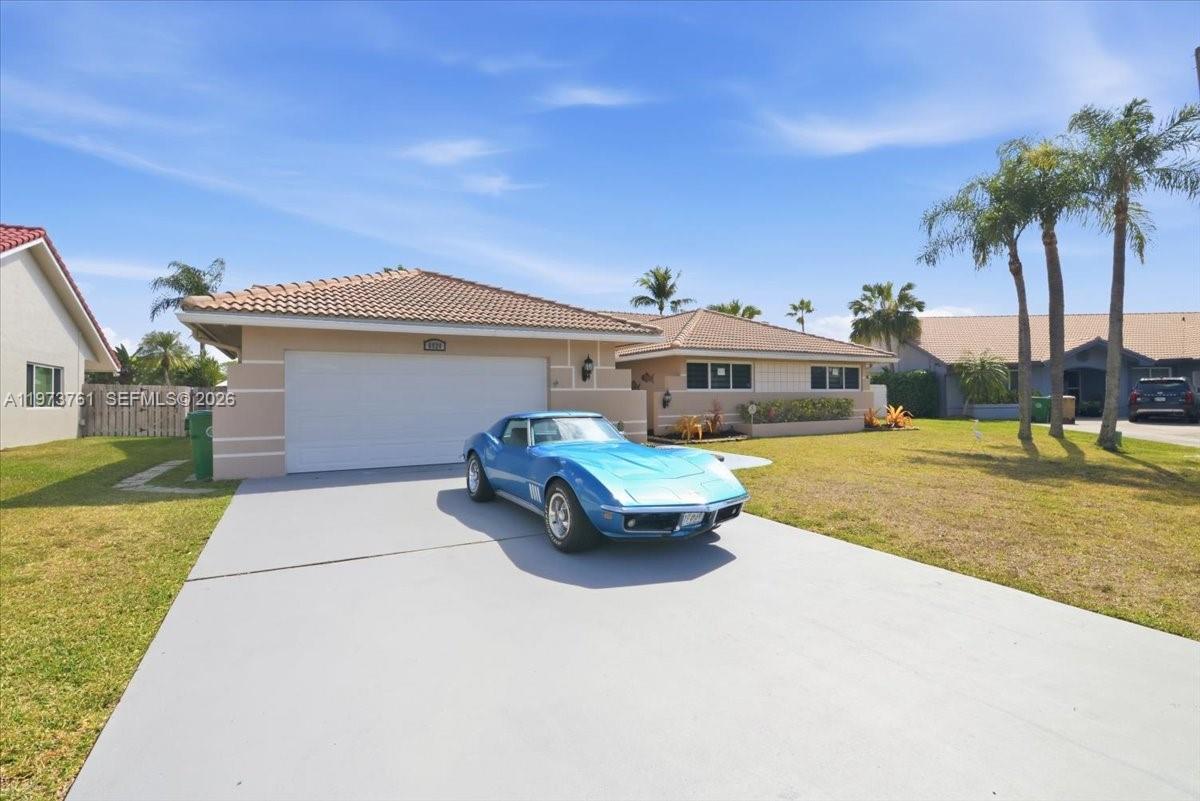 6520 Olde Moat Way Davie, FL 33331