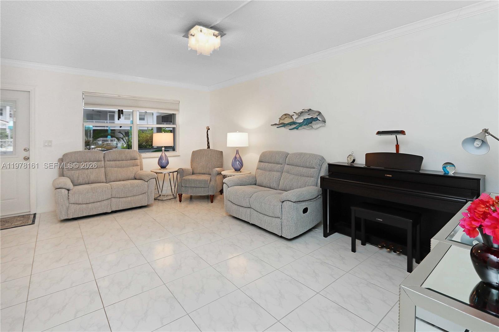 580 Egret Dr #121 Hallandale Beach, FL 33009