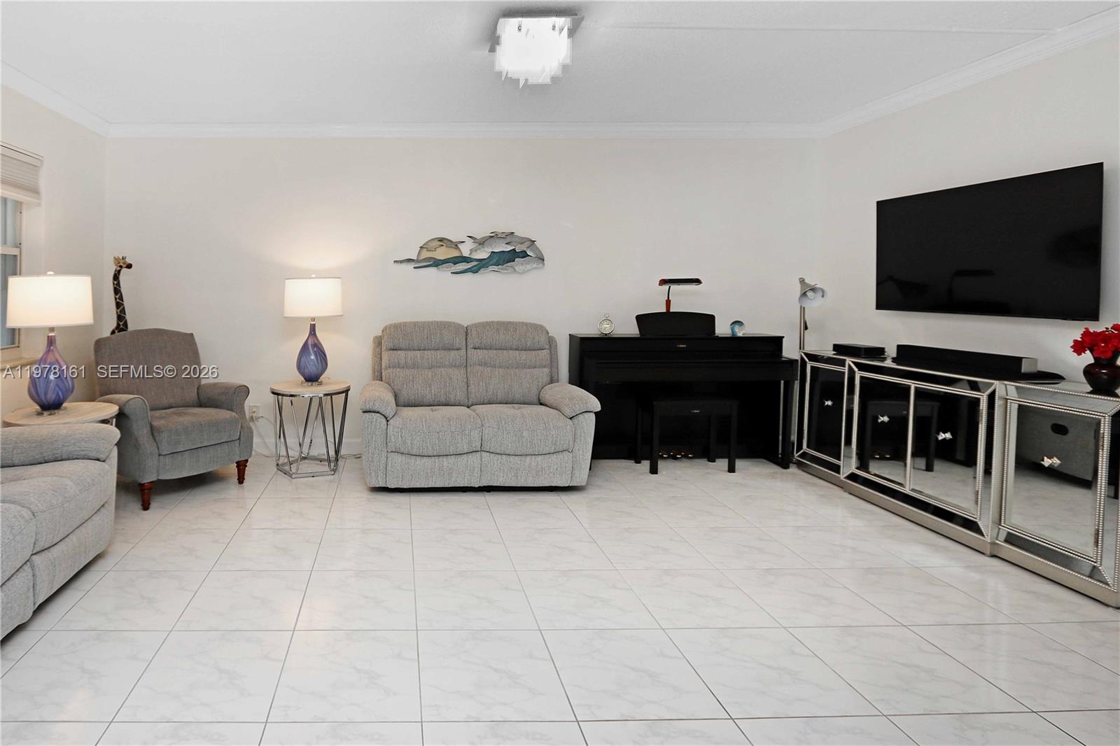 580 Egret Dr #121 Hallandale Beach, FL 33009