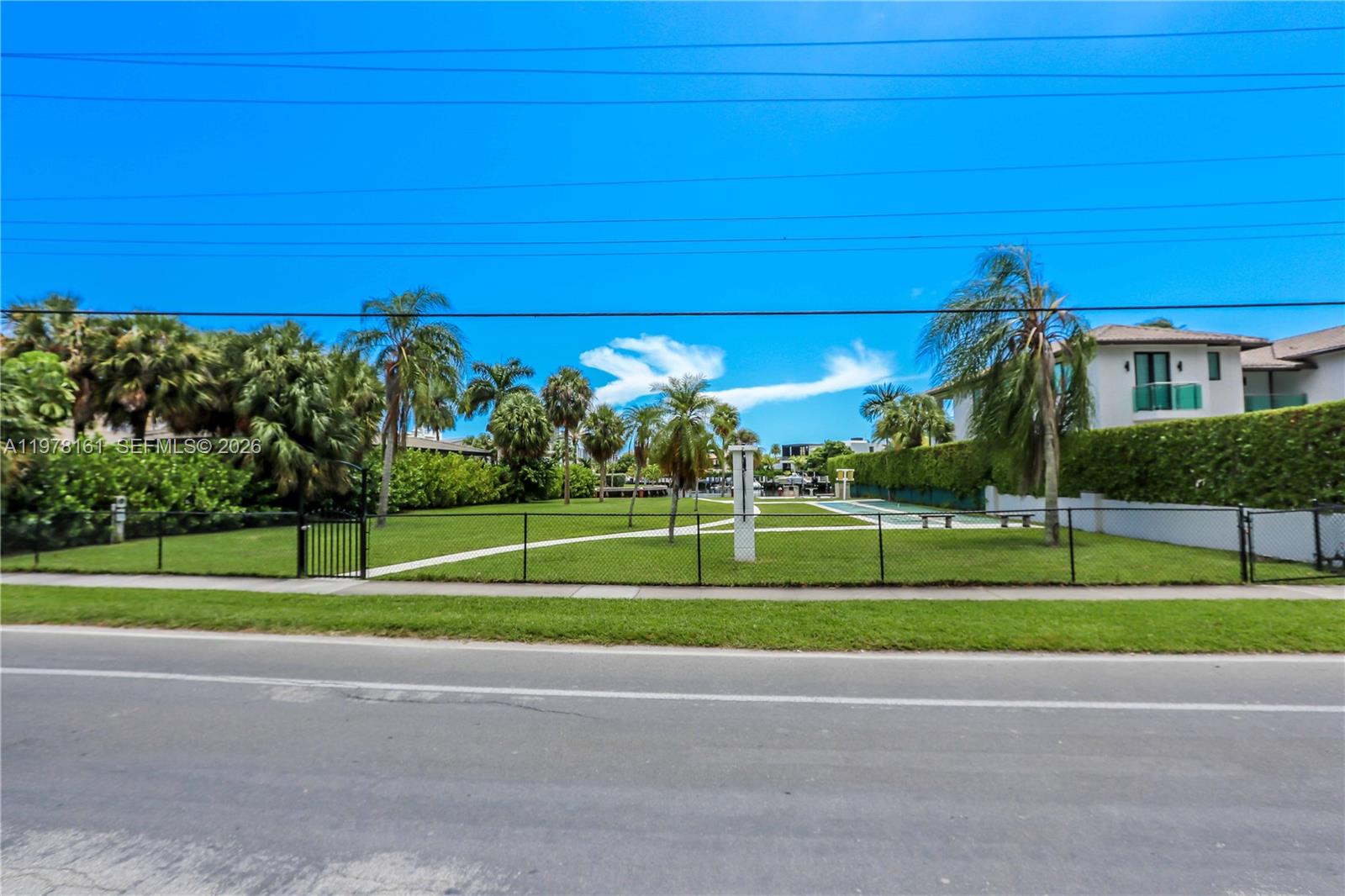 580 Egret Dr #121 Hallandale Beach, FL 33009