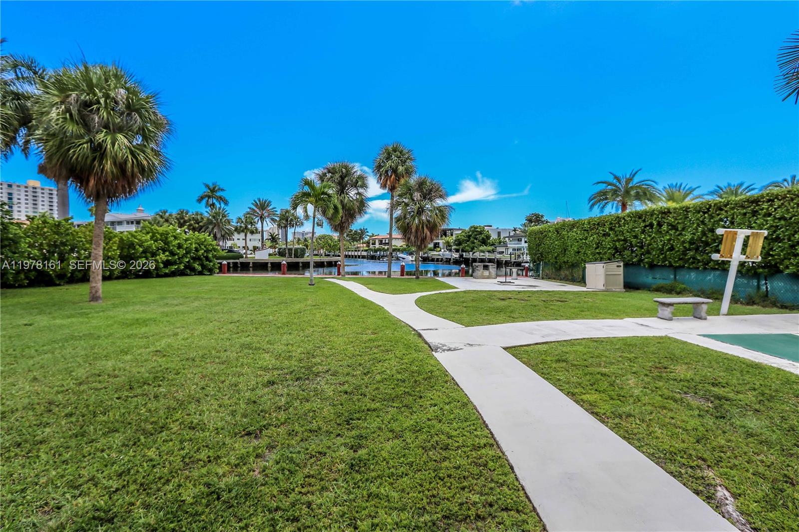 580 Egret Dr #121 Hallandale Beach, FL 33009