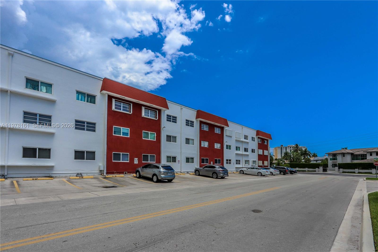 580 Egret Dr #121 Hallandale Beach, FL 33009