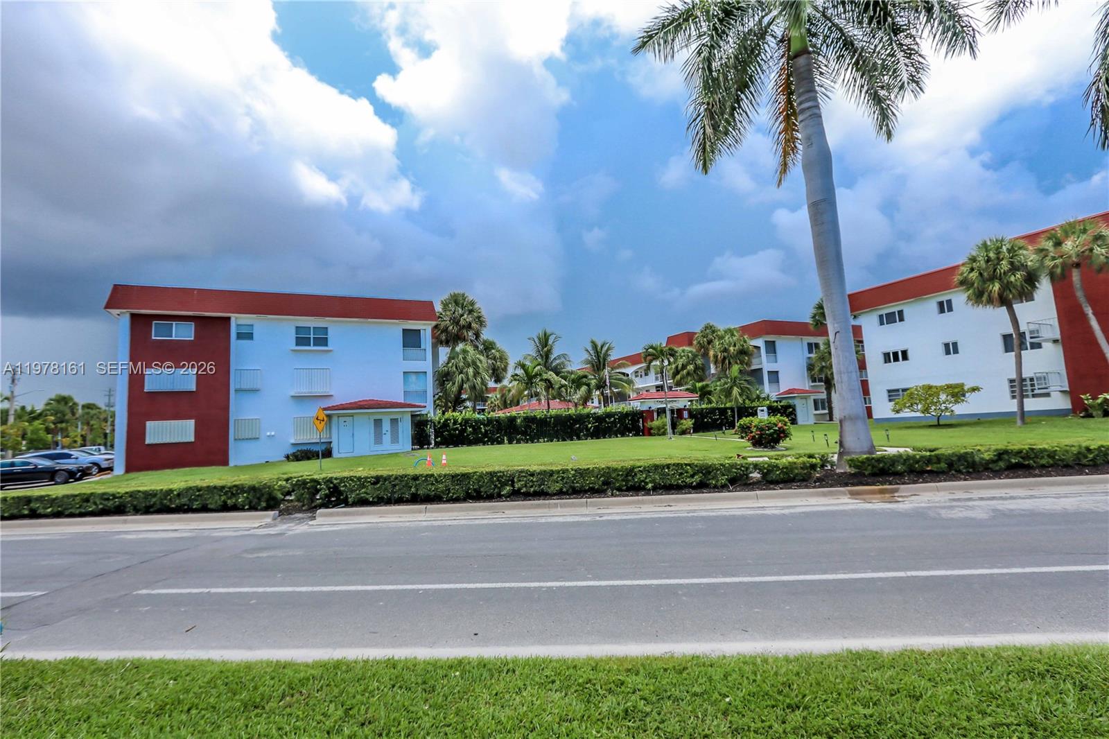 580 Egret Dr #121 Hallandale Beach, FL 33009