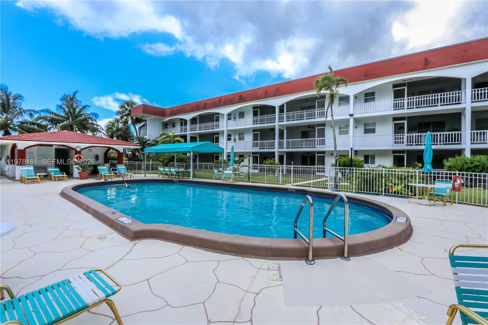 580 Egret Dr #121 Hallandale Beach, FL 33009