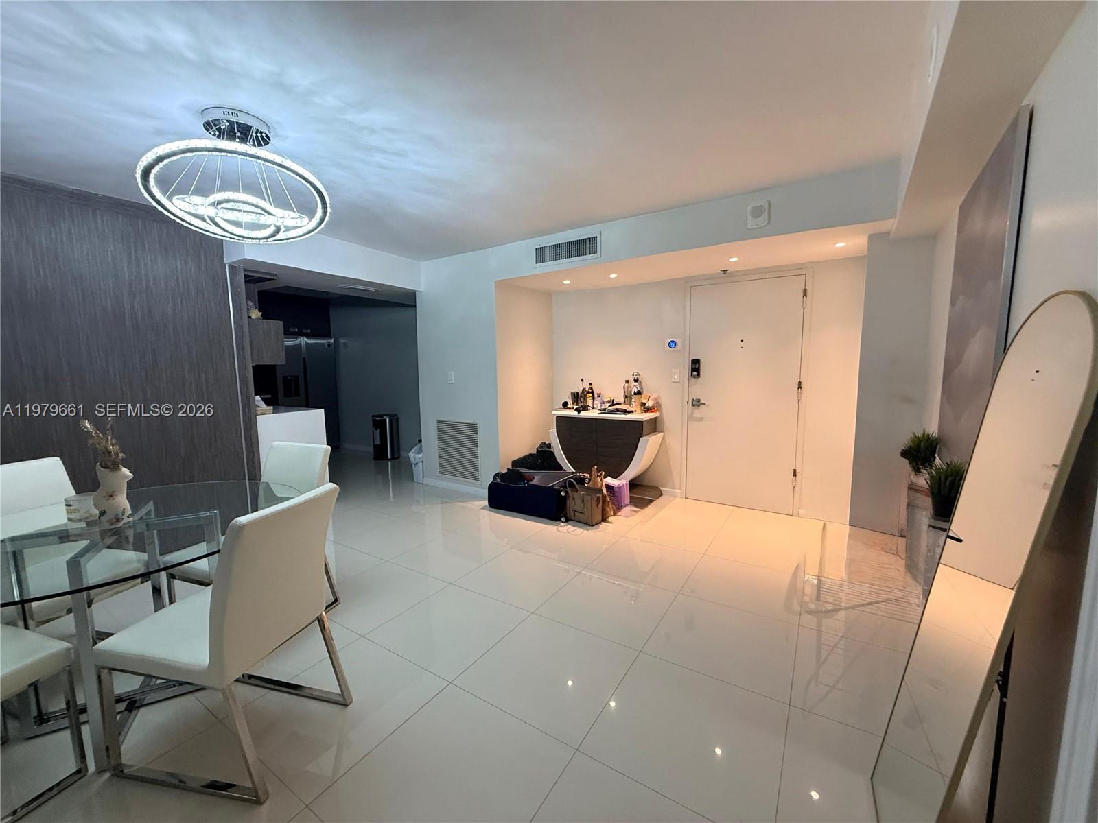 6039 Collins Ave #635 Miami Beach, FL 33140