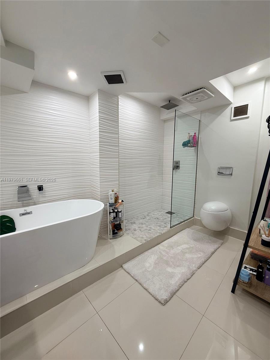 6039 Collins Ave #635 Miami Beach, FL 33140