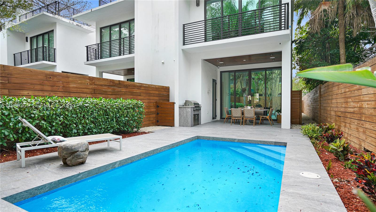 3075 Mary St Miami, FL 33133