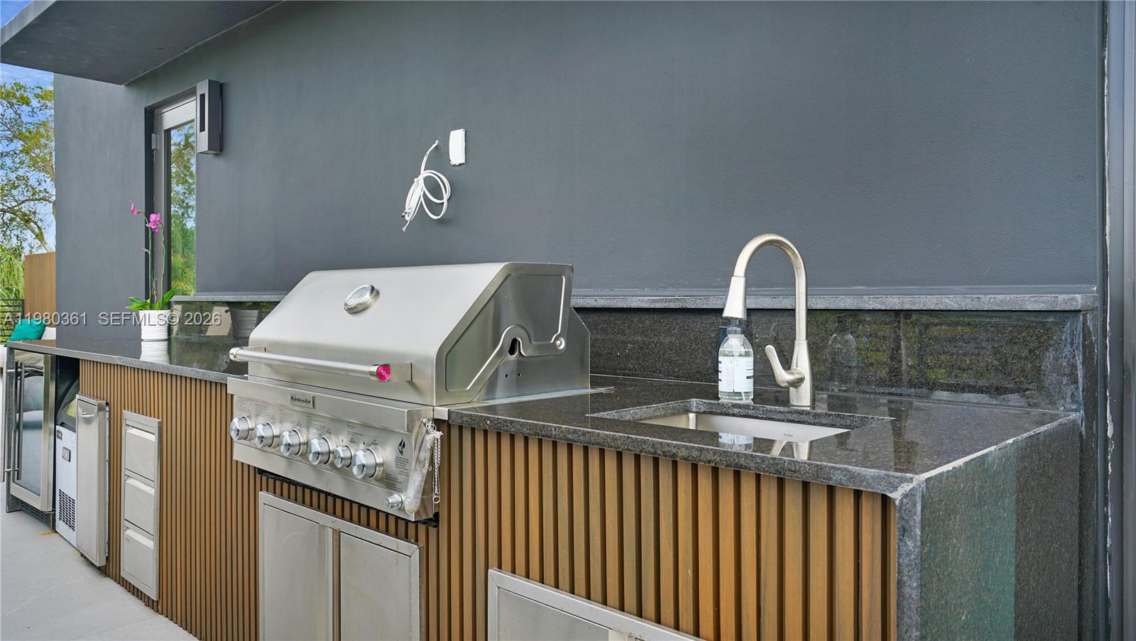 3075 Mary St Miami, FL 33133