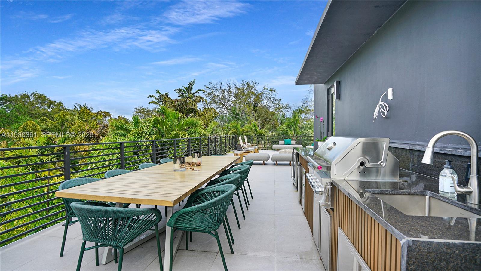 3075 Mary St Miami, FL 33133