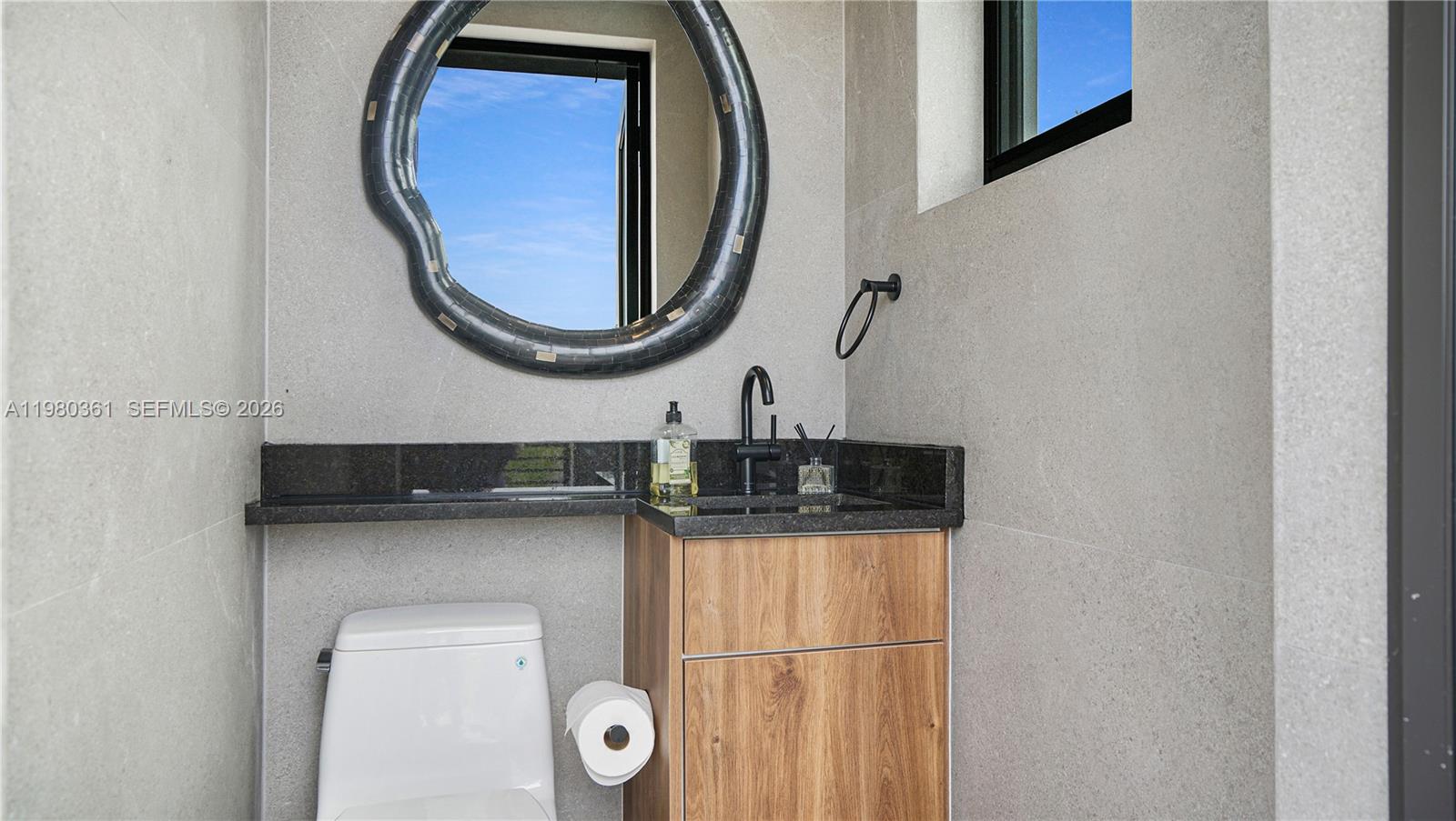 3075 Mary St Miami, FL 33133