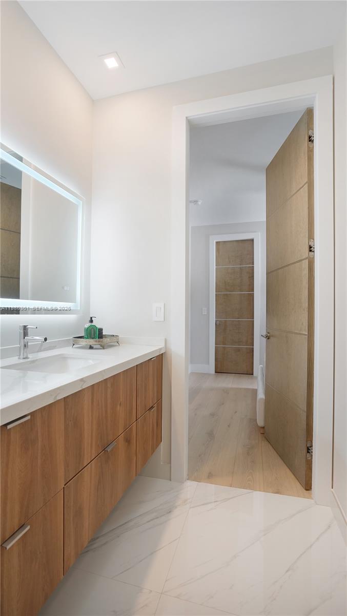 3075 Mary St Miami, FL 33133