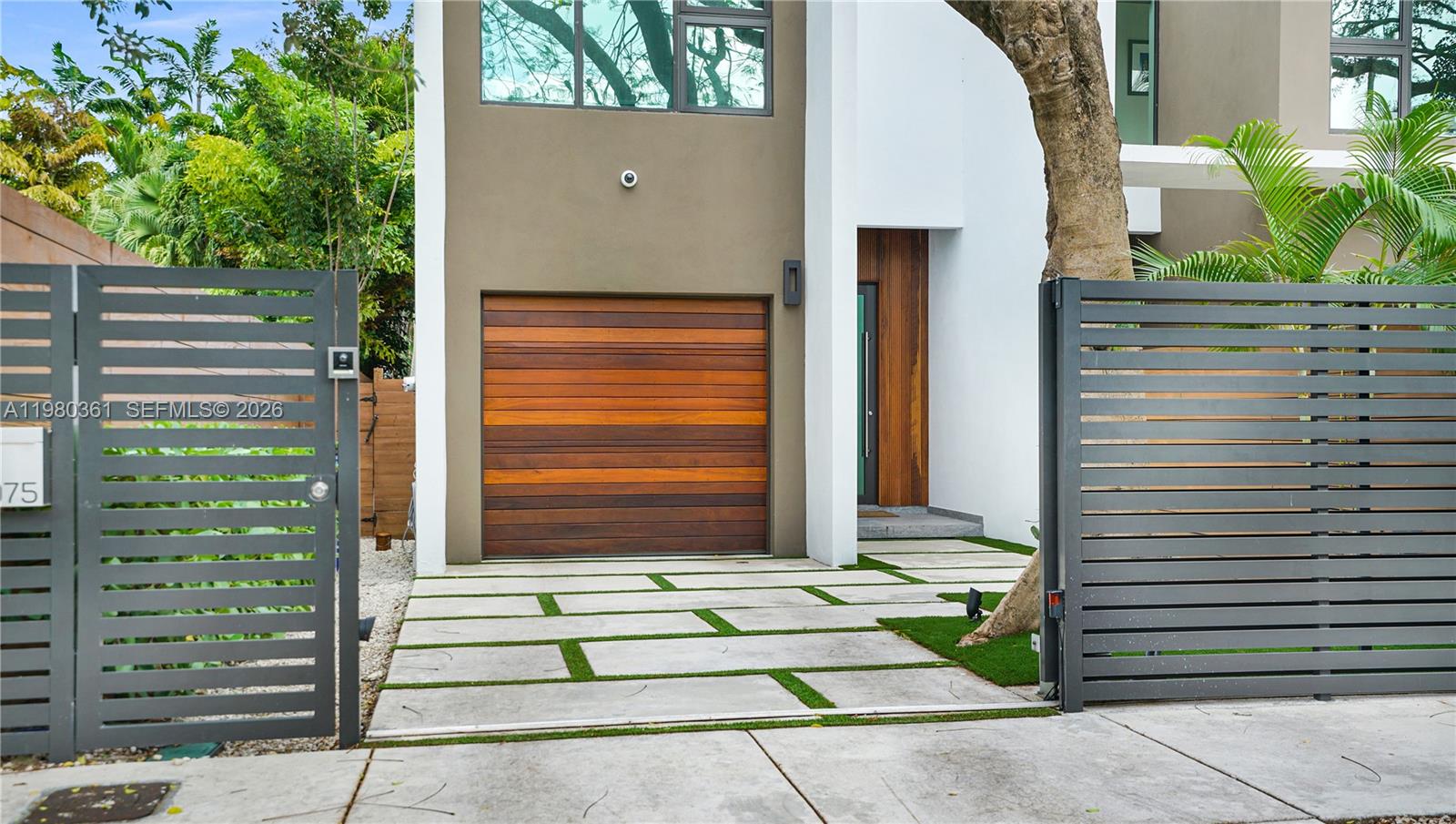 3075 Mary St Miami, FL 33133