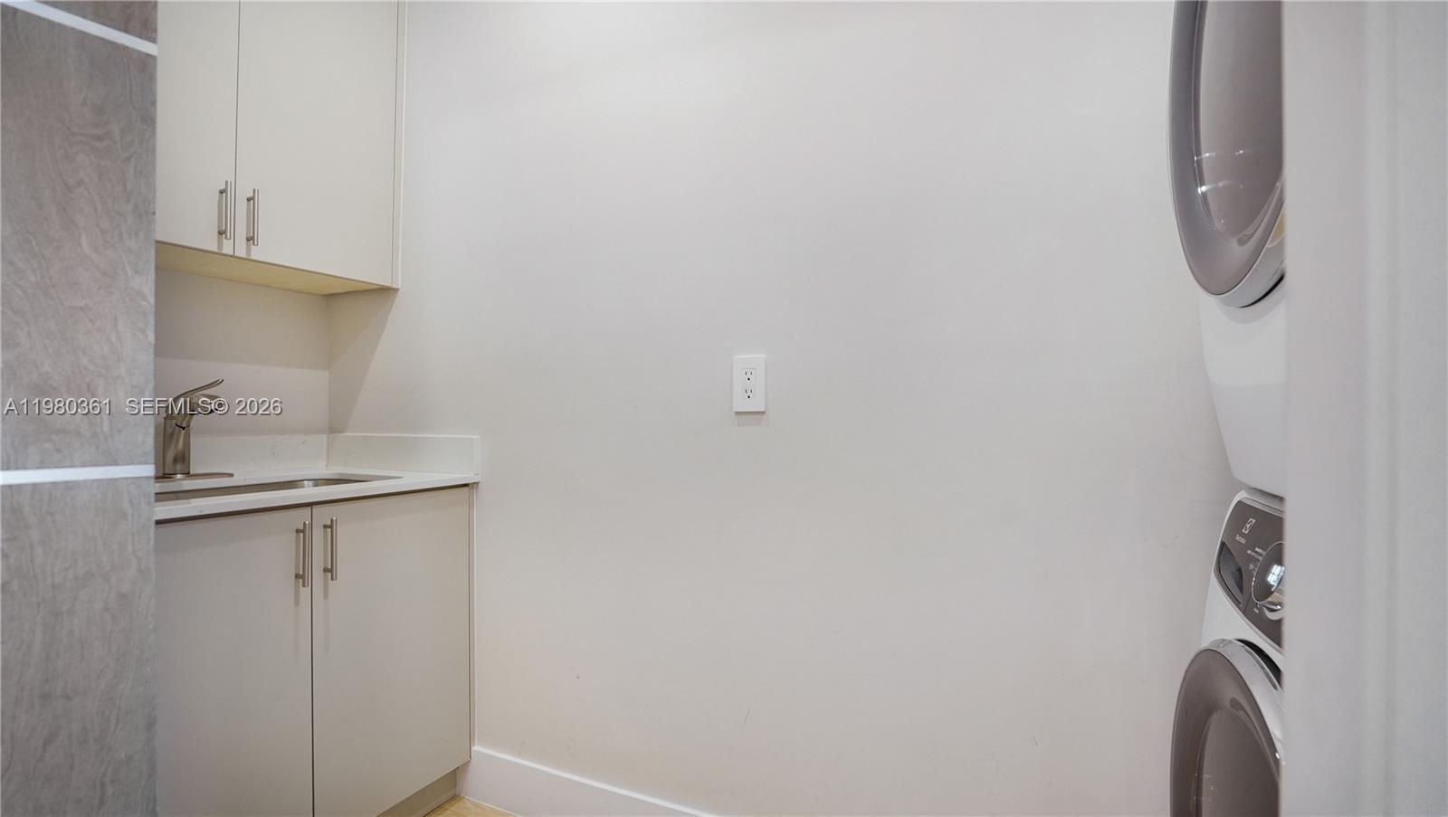 3075 Mary St Miami, FL 33133