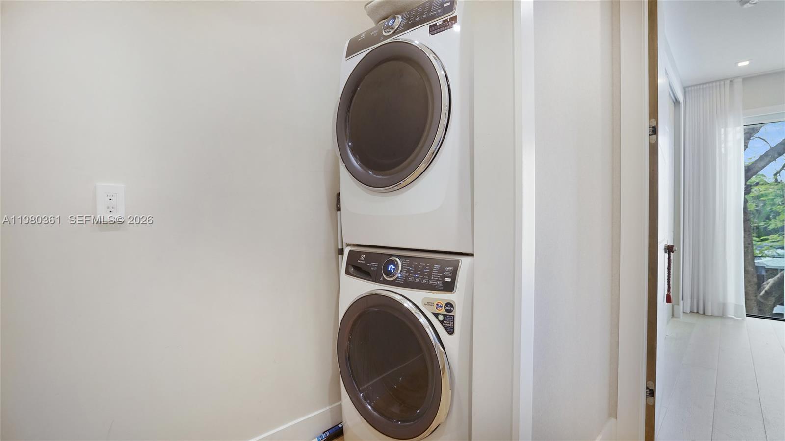 3075 Mary St Miami, FL 33133