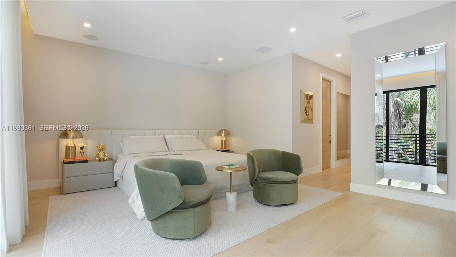 3075 Mary St Miami, FL 33133