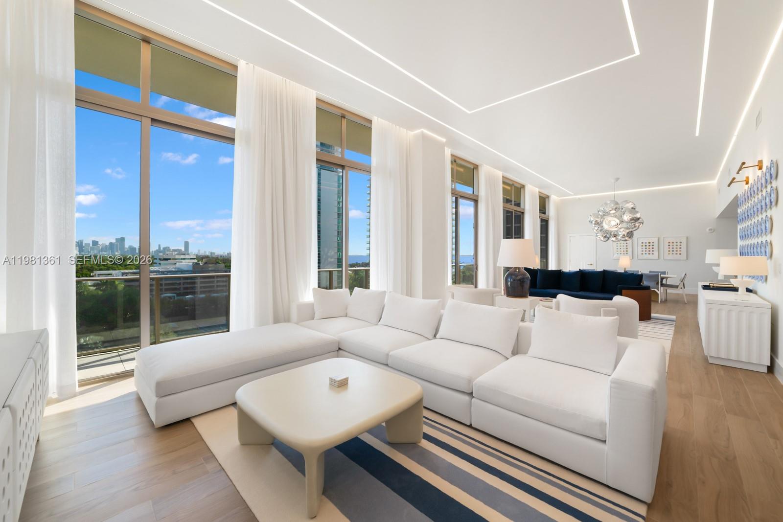 2678 Tigertail Ave #802