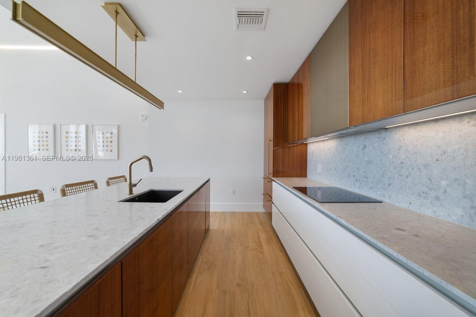 2678 Tigertail Ave #802 Coconut Grove, FL 33133