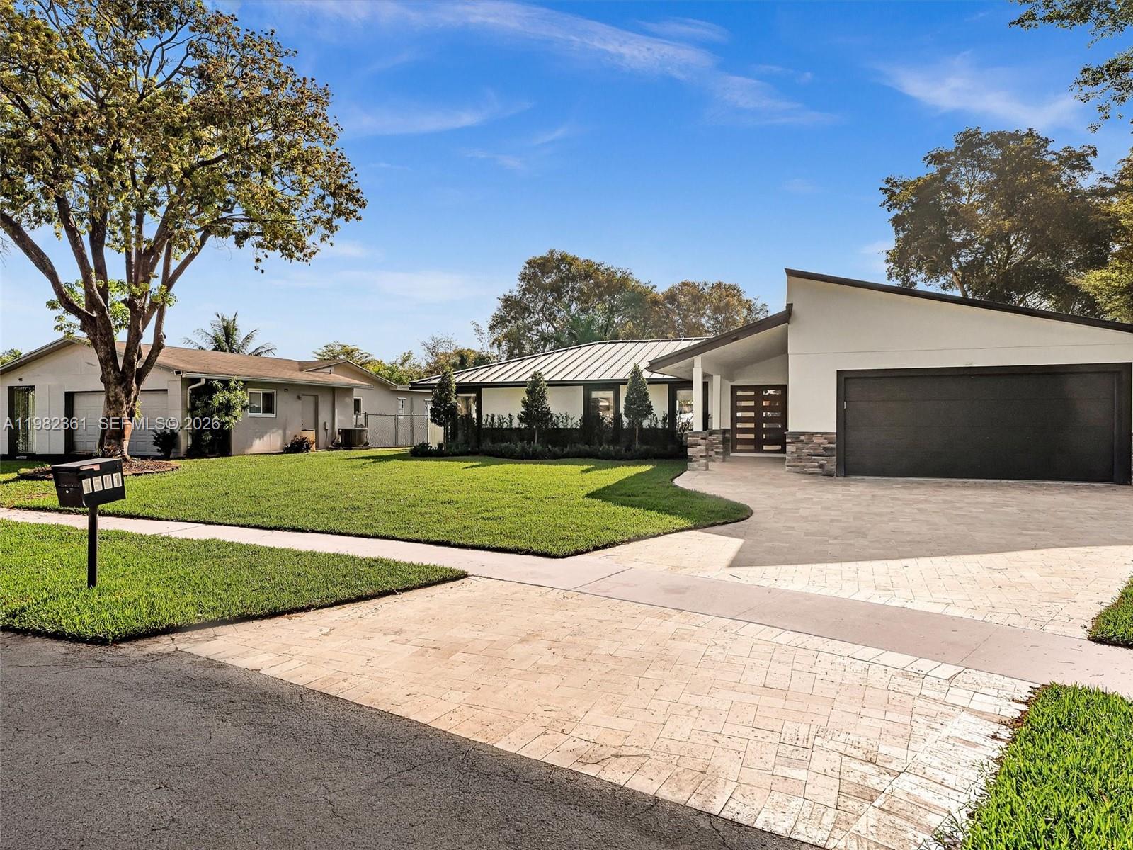 1501 NW 109th Ter Pembroke Pines, FL 33026