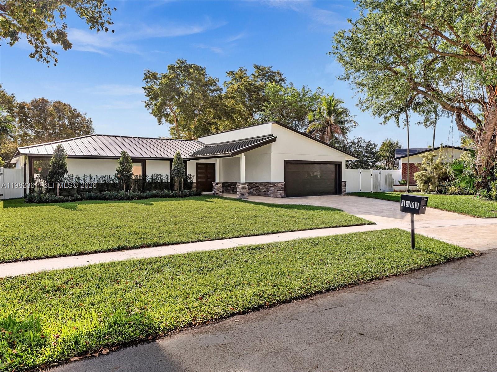 1501 NW 109th Ter Pembroke Pines, FL 33026