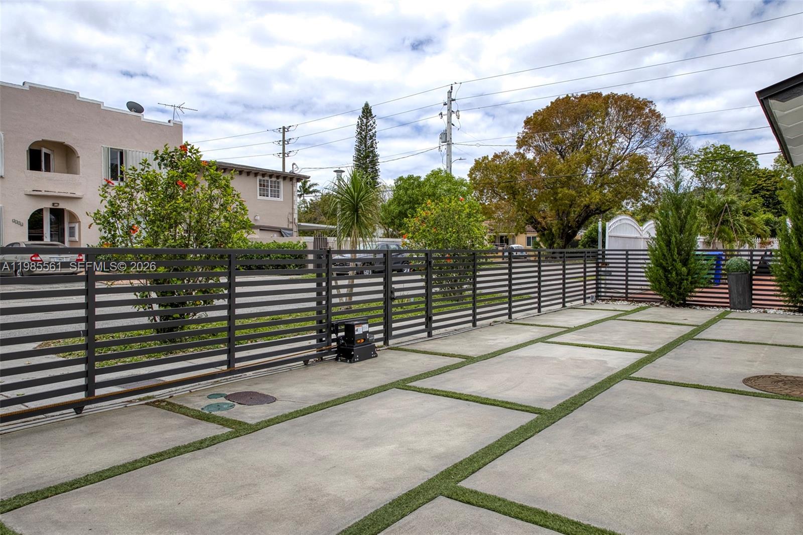 2397 SW 13th St Miami, FL 33145