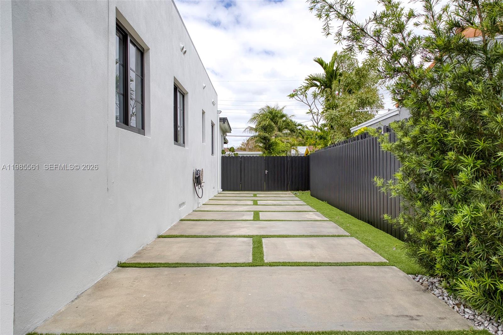 2397 SW 13th St Miami, FL 33145