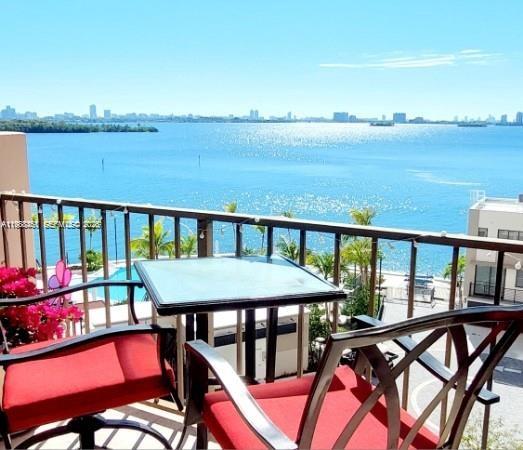 1800 NE 114th St #705