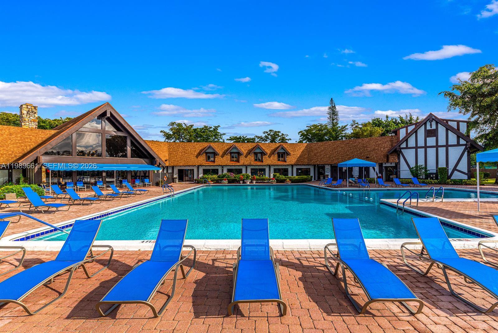 3740 Inverrary Dr #1T Lauderhill, FL 33319