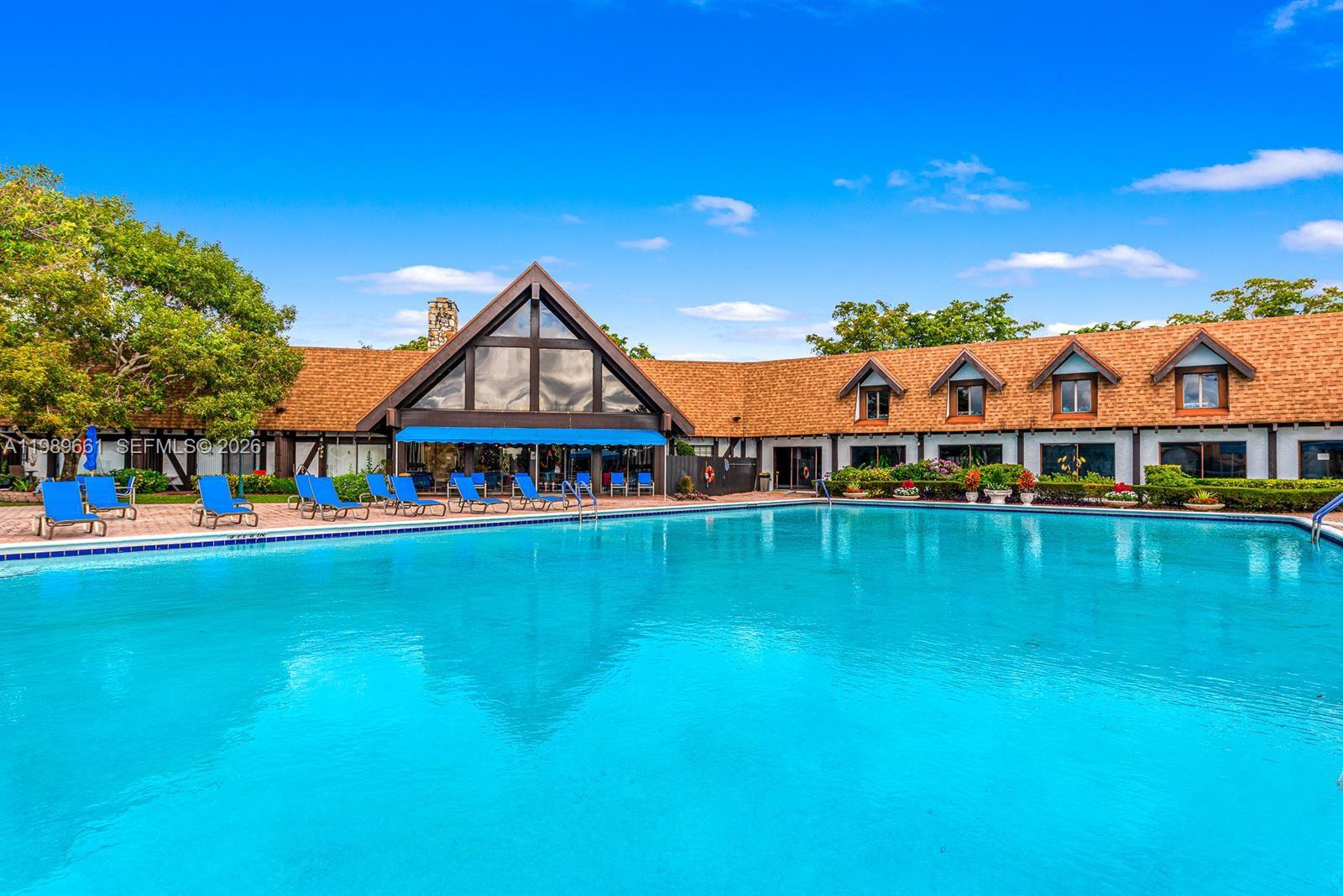 3740 Inverrary Dr #1T Lauderhill, FL 33319