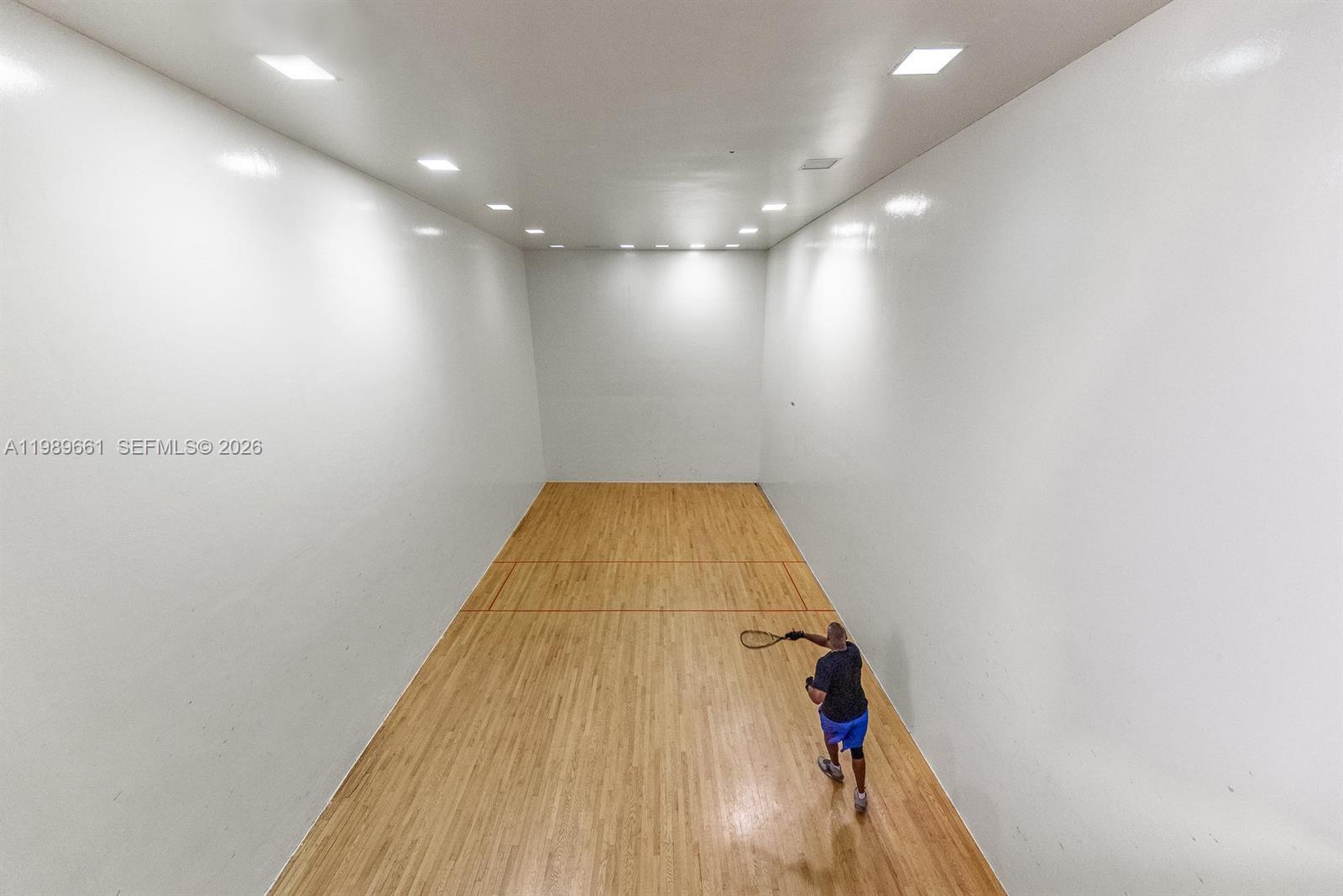 3740 Inverrary Dr #1T Lauderhill, FL 33319