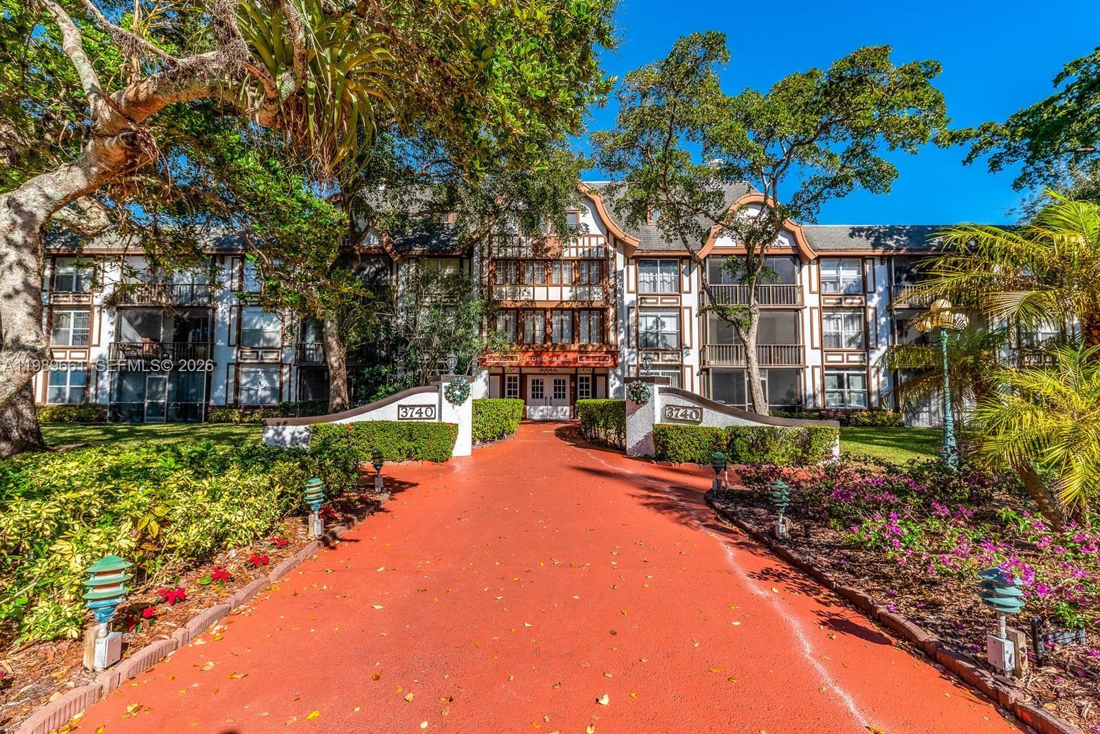 3740 Inverrary Dr #1T Lauderhill, FL 33319