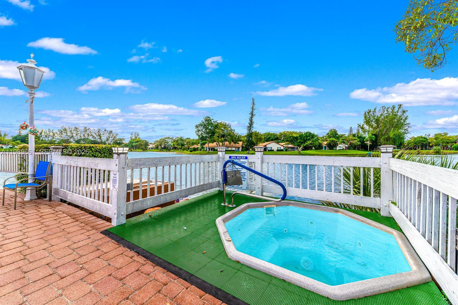 3740 Inverrary Dr #1T Lauderhill, FL 33319