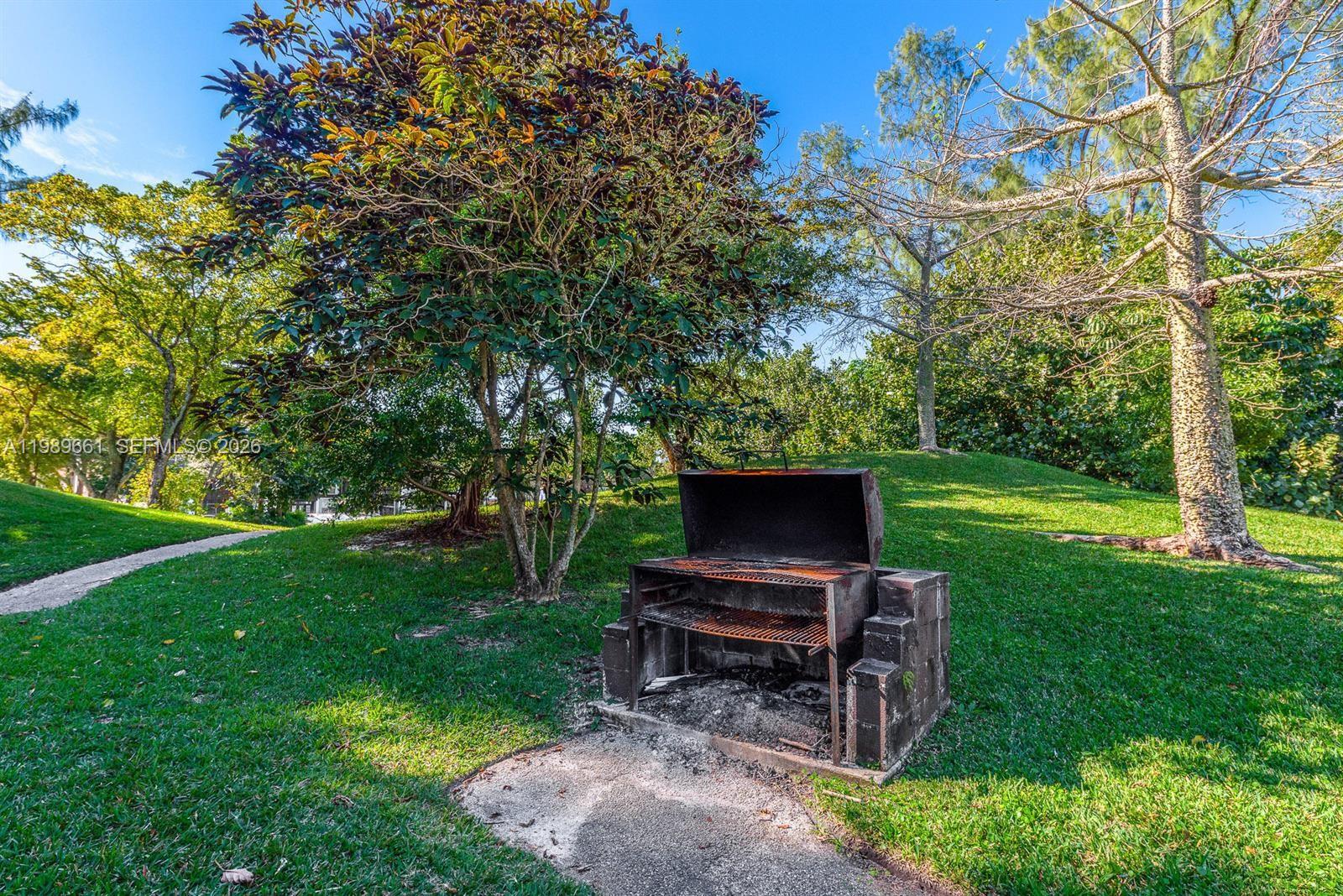 3740 Inverrary Dr #1T Lauderhill, FL 33319