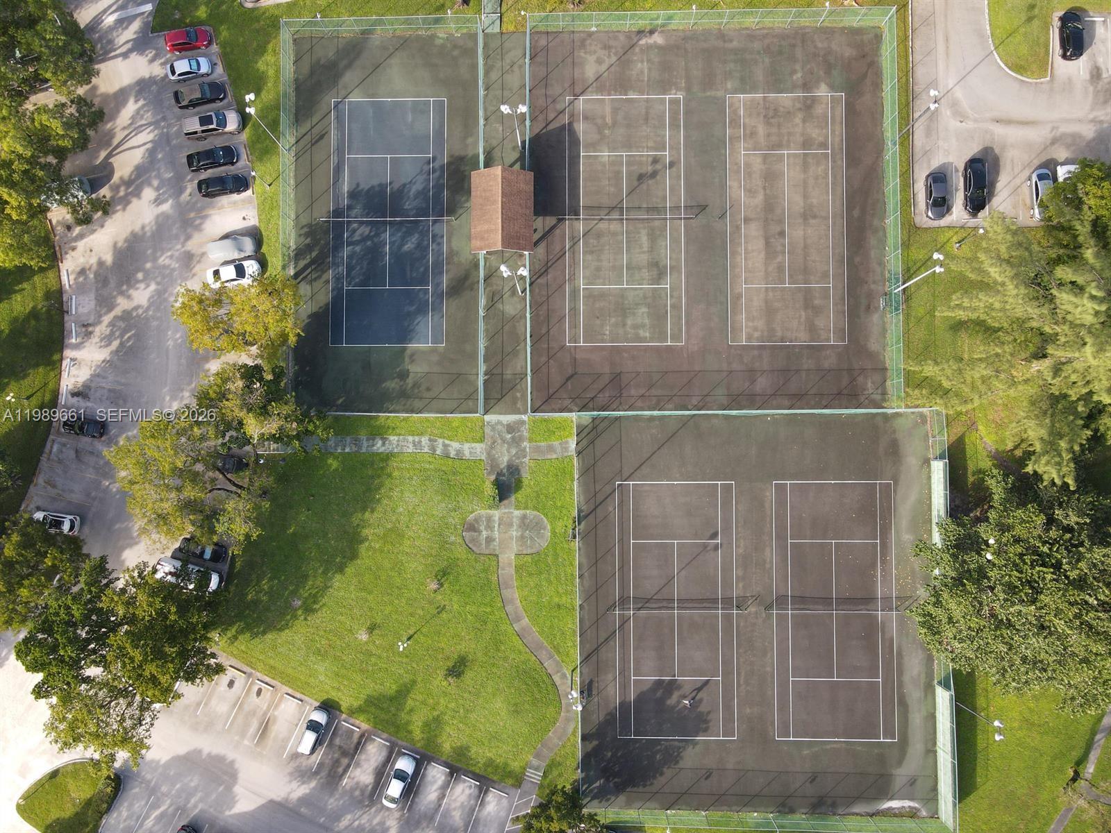 3740 Inverrary Dr #1T Lauderhill, FL 33319